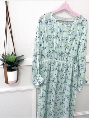 NWT Veiled Collection Green Floral Long Sleeve Dress Size L